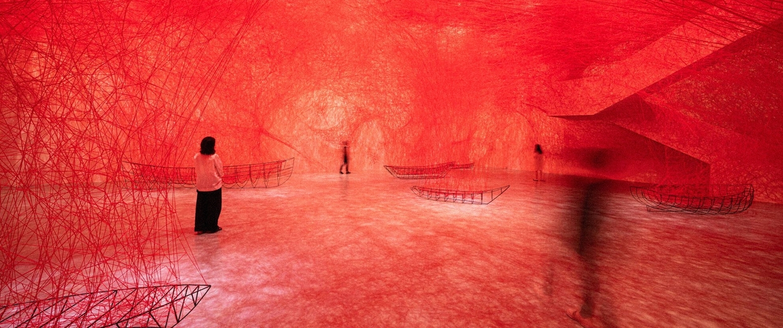 Хрупкость и мощь современного текстиля. Лекция Марьяны Карпович